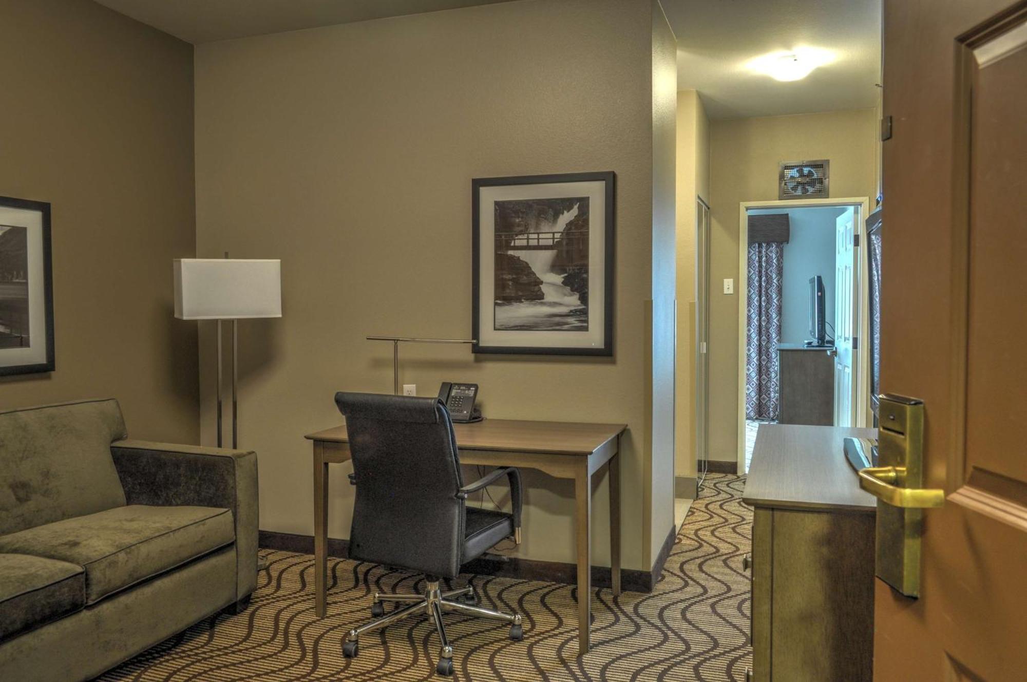 Best Western Plus Kalispell/Glacier Park West Hotel & Suites Exterior photo